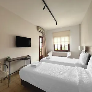 https://viva-properties.hotelschalkidiki.net